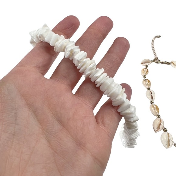 New In Box 2 in 1 Puka Chip & Cowrie Shell Necklaces - Picture 4 of 6